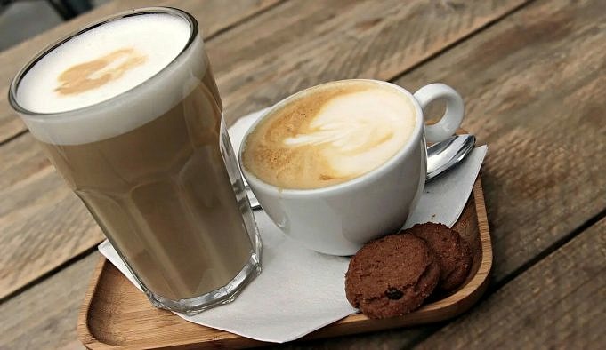 Caffe Misto Vs. Latte - Somiglianze E Differenze Principali